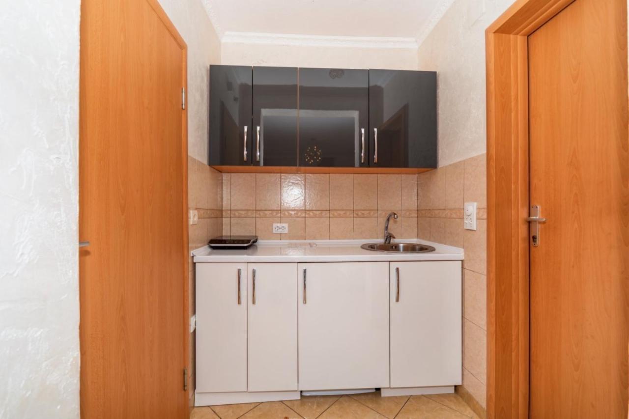 Ani Apartmani Dobra Voda Bagian luar foto