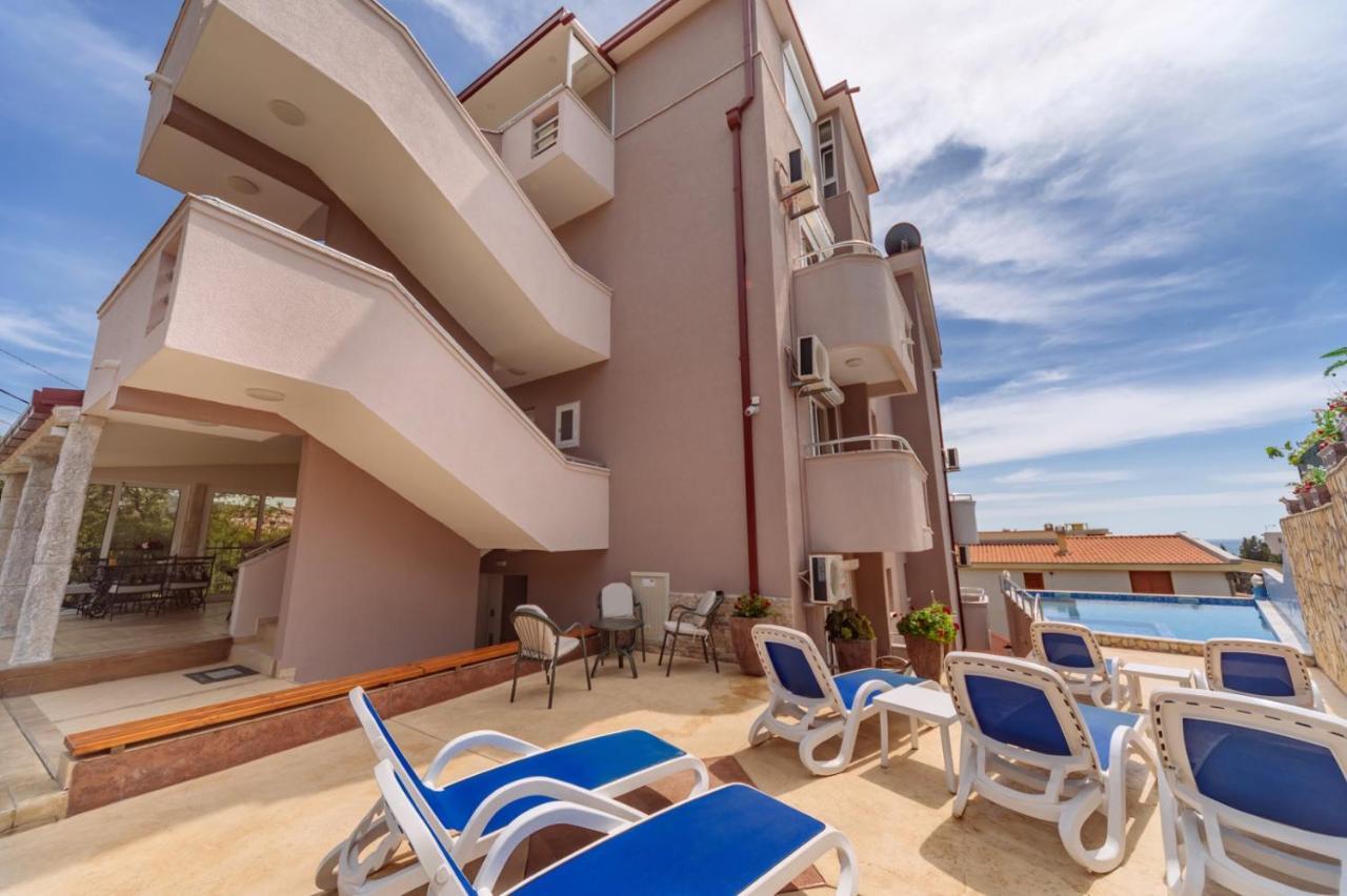 Ani Apartmani Dobra Voda Bagian luar foto