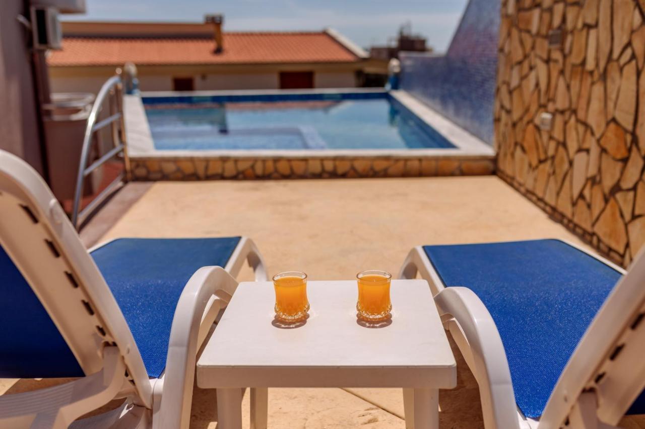 Ani Apartmani Dobra Voda Bagian luar foto