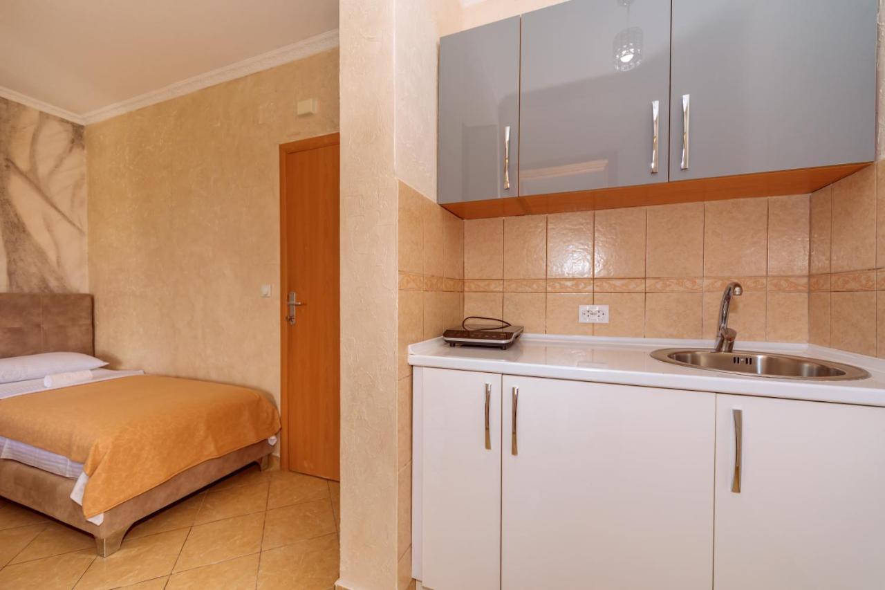 Ani Apartmani Dobra Voda Bagian luar foto